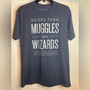 Harry Potter books turn muggles into wizards Blue T-Shirt size Medium EUC